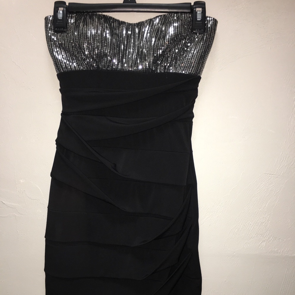 Semiformal black Strapless sequined topped dress